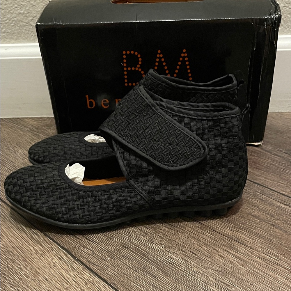 bernie mev. Black Woven Mary Jane Ankle Shoes 38 (7-1/2)
